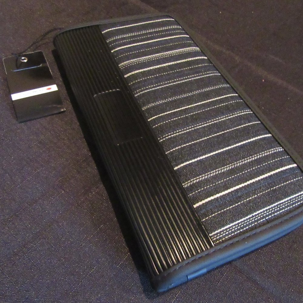 SOVRANO TRAVEL DOCUMENT WALLET NEW IN BOX